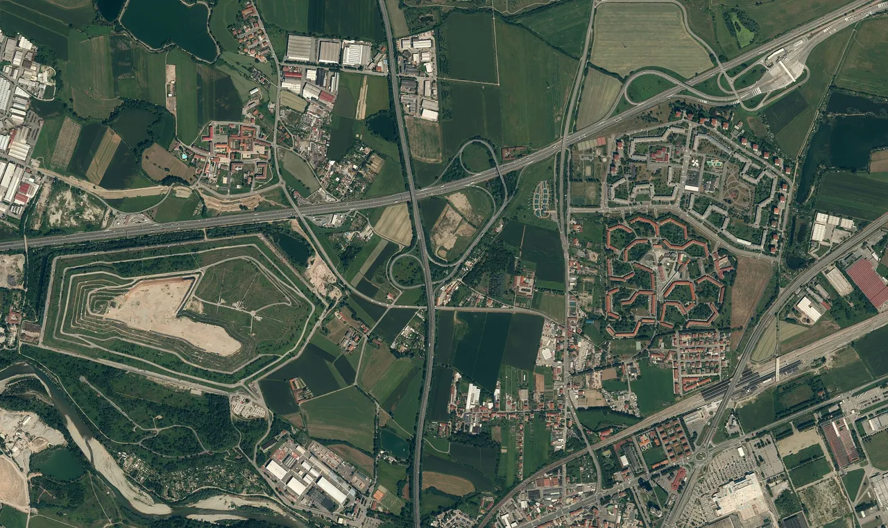 satellite-photos-610849_1920.jpg